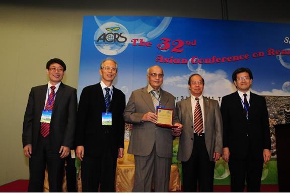 2011年10月3日32届亚洲遥感会议开幕式上首次颁发陈述彭奖
